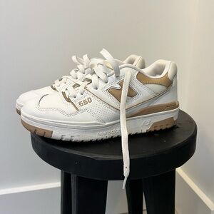 EUC New Balance 550 size 6.5 women’s.  White with tan